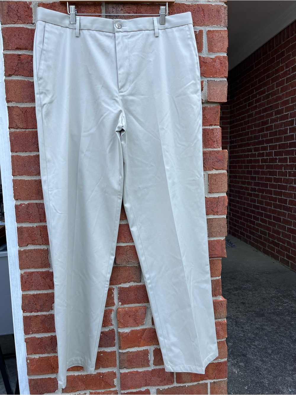 Dockers Men's Straight Chinos in Light Cream